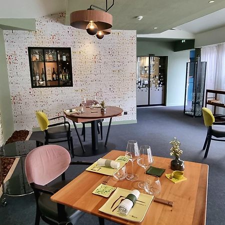 Le Carre D'Alethius Logis Hotel Restaurant Charmes-sur-Rhone Exteriör bild
