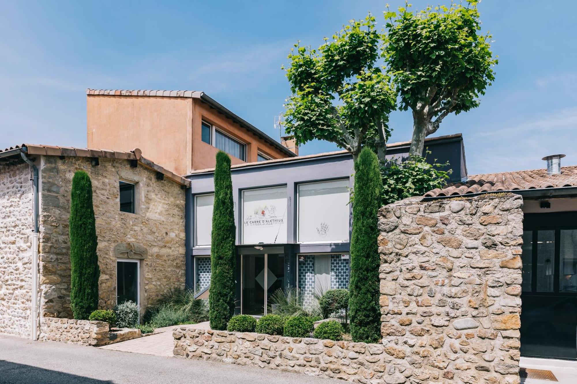Le Carre D'Alethius Logis Hotel Restaurant Charmes-sur-Rhone Exteriör bild
