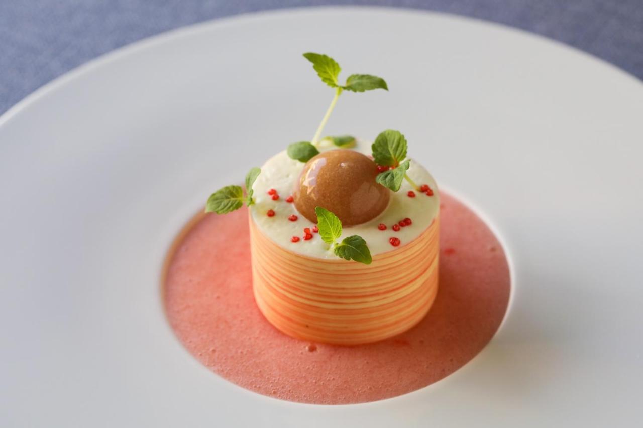 Le Carre D'Alethius Logis Hotel Restaurant Charmes-sur-Rhone Exteriör bild